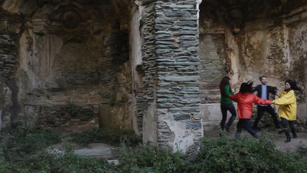 Mel O'Callaghan, End Game, vídeo still, HD Video Flash Programmed, Colour with Sound, Time indefinite 16:9. Cortesia da artista e de Galeria Belo-Galsterer.