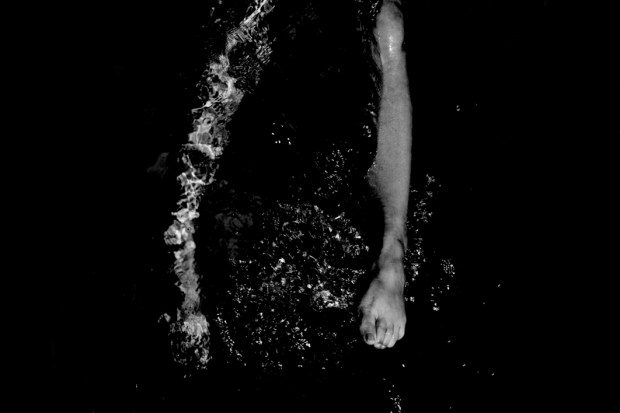 José Drummond, da série The Ghost, 2012. © José Drummond. Cortesia do artista.