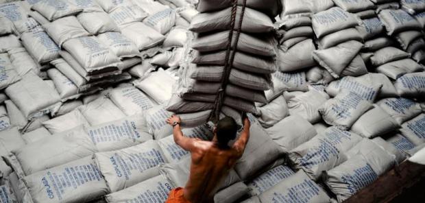 Allan Sekula, Working (Santos), 2010, C-Print, 101,6 x 149,9 cm © Allan Sekula.