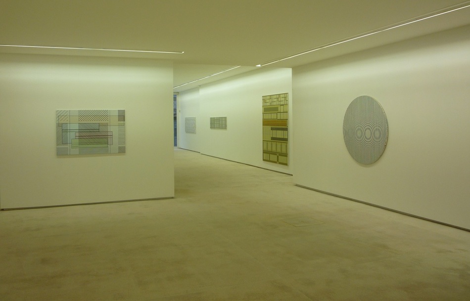 Pedro Casqueiro, Veículo, vista da exposição na Galeria Fernando Santos, Porto. 