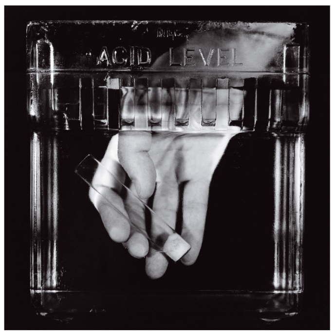 Jorge Molder, da série the secret agent, 1991. Cortesia BES Arte e Finança.